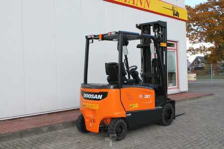 Chariots électriques à 4 roues 2021 Doosan B30X-7 (4)