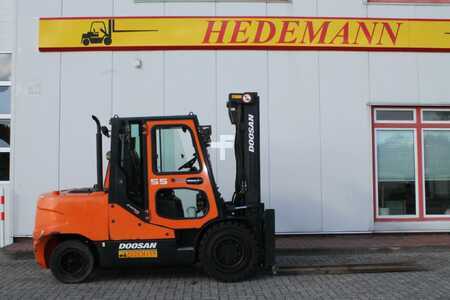 Chariots élévateurs diesel 2010 Doosan D55SC-5 (1)