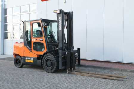 Chariots élévateurs diesel 2010 Doosan D55SC-5 (2)