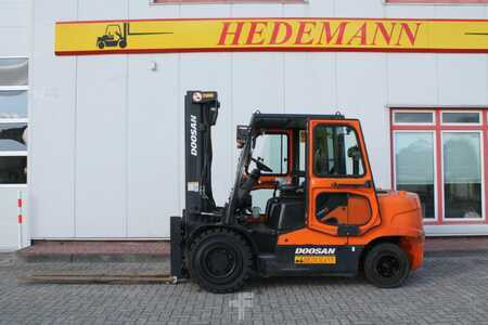 Chariots élévateurs diesel 2010 Doosan D55SC-5 (4)