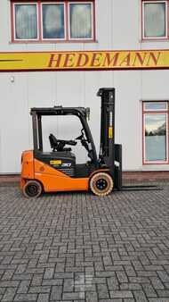 Elektro čtyřkolový VZV 2022  Doosan B30NS (1)