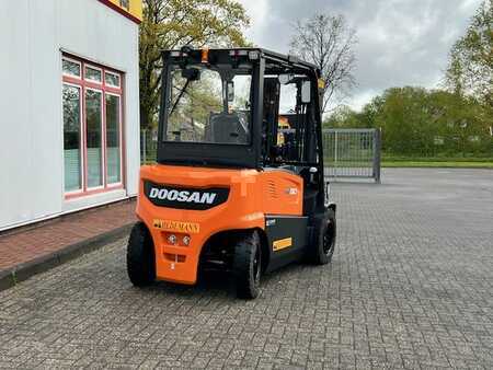 Chariots électriques à 4 roues 2024 Doosan B50XC-7 (3)