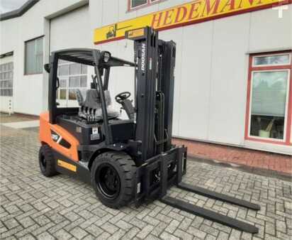 Dieselstapler 2021 Doosan D35C-9 (1)