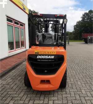 Dieselstapler 2021 Doosan D35C-9 (4)