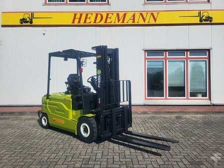 Elektro 4 Rad 2023 Clark GEX30L (1)