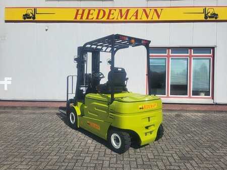 Chariots électriques à 4 roues 2023 Clark GEX30L (3)