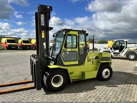 Chariots élévateurs diesel 2014 Clark C80D (3)