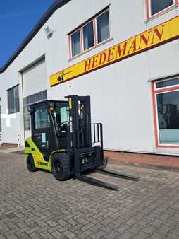 Chariots élévateurs diesel 2025 Clark S35D (4)