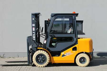 Diesel Forklifts 2022  Heli CPCD35-KU20H (1) 