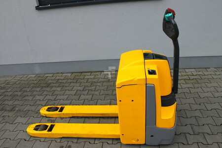 Niederhubwagen  Jungheinrich EJE 220 (1)