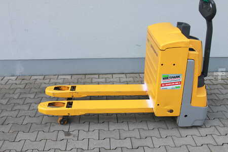 Transpallet elettrici 2018  Jungheinrich EJE 220 20 115 54 (1)