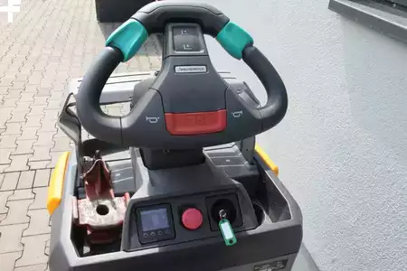 Tahač  Jungheinrich EZS 130 (4)