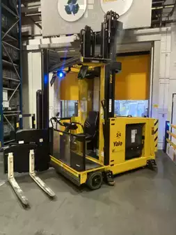 Carretilla pasillo estrecho 2021  Yale MTC15 (1)