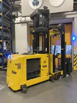 Carretilla pasillo estrecho 2021  Yale MTC15 (2)