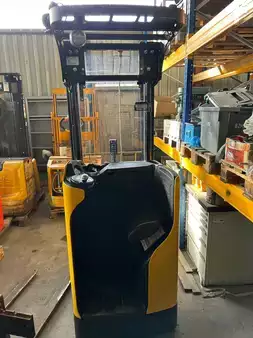 Stoccatori uomo a piedi 2021  Yale MS16S (2)