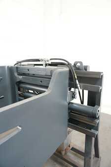 Bale clamp 2011  Kaup 3T 413 (3)