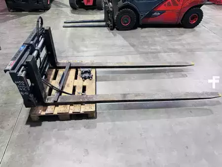 Fork positioners 2015  Meyer 6-2606G-Z mit Gabelzinken 2400mm (1)