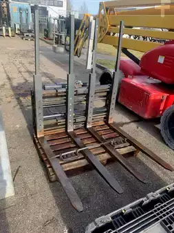 Multi-pallet handler 2/1 profile type 2004  Kaup KAUP Doppelpalettenklammer 2T429 (1)