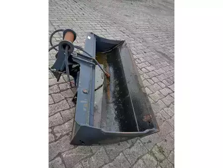 *** Autres *** - Holstein Schwenklöffel 1.800 mm für Schaeff-SWE (2)