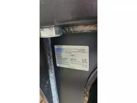 *** Otros *** 2024  Soosan Hammer SQ60 (1.750 kg) (5)