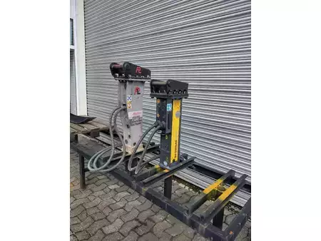 *** Autres *** 2025  Soosan Hammer SQ10 (120 kg) für MS01 (1)