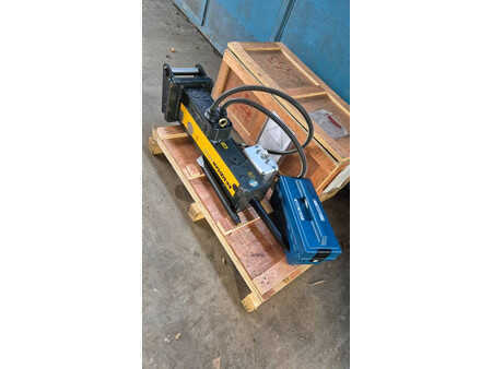 *** Andre enheter *** 2025 Soosan Hammer SQ10 (120 kg) für MS01 (2)