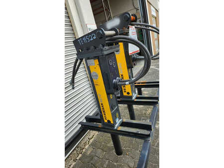 *** other devices *** 2023  Soosan Hammer SQ10 (120 kg) (3)