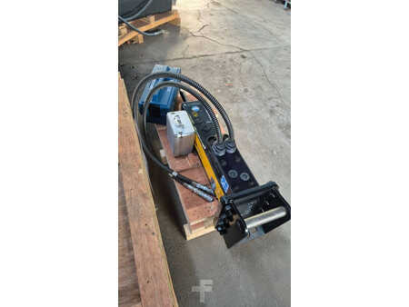 *** Andre enheter *** 2025 Soosan Hammer SQ10 (120 kg) für MS01 (4)