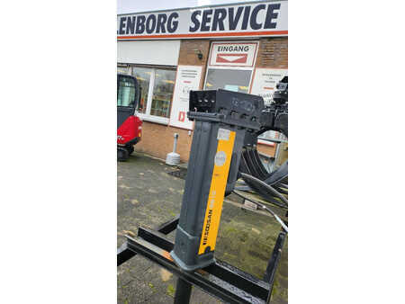 *** Ostatní *** 2025  Soosan Hammer SQ10 (120 kg) für MS01 (5)