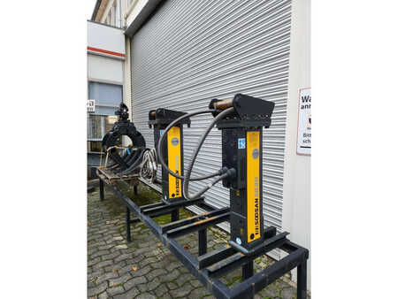 *** other devices *** 2024  Soosan Hammer SQ30 (190 kg) (3)