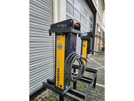 *** other devices ***  Soosan Hammer SQ35 (260 kg) (1)