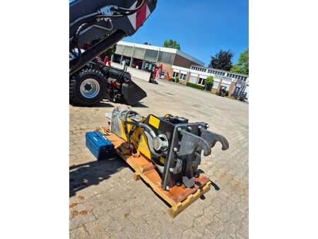*** Andre enheter *** 2024 Soosan Hammer SQ60 (1.750 kg) (3)