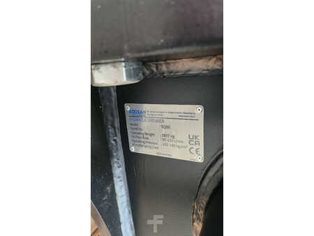 *** Ostatní *** 2024  Soosan Hammer SQ60 (1.750 kg) (5)