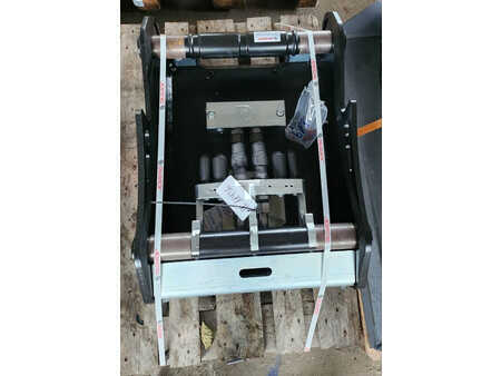 *** Ostatní *** 2024  Soosan Hammer SQ60 (1.750 kg) (6)