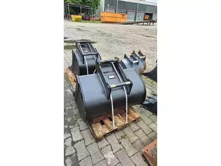 *** Pozostałe *** 2026  OilQuick Tieflöffel 1.000 mm für OilQuick OQ45-5 (4)