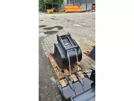 *** Pozostałe *** 2026  OilQuick Tieflöffel 600 mm für OilQuick OQ45-5 (5)