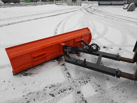 Pług śnieżny 2023  [div] Schneeschieber  Stapleranbau (2)