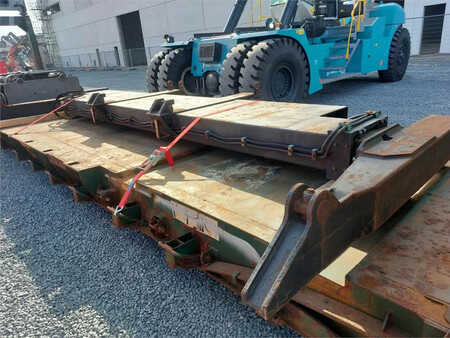 ***outros ***  2000  Svetruck SPREADER 565 (5)