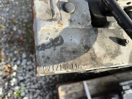 Haarukoiden asetinlaite  Durwen RZV45 (7)