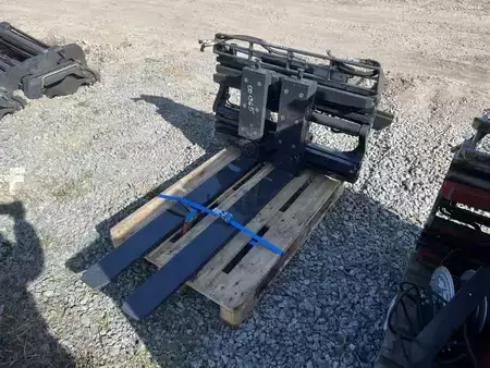 Positionneur de fourches 2017  Durwen DGK 20-S (1)