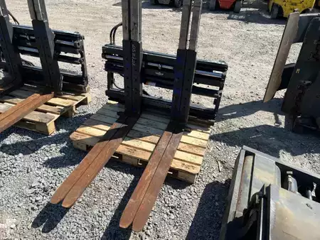 Multi-pallet handler 2/1 profile type 2020  Cascade 28G2-FDS-221 (1)