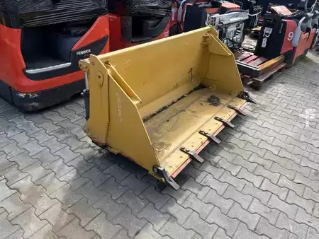 Příslušenství  [div] Hydraulic bucket 1800 mm (3)