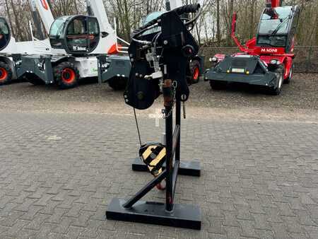 Hydraulische lier 2014  Manitou Seilwinde 3000 kg (2)