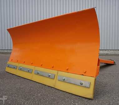 Snow plough 2019  Flötzinger SRS-C (1)