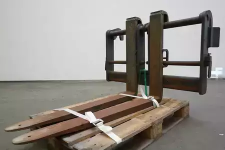Pozycjoner wideł z przesuwem bocznym - Merlo Gabelträger mit Gabelzinken (1)