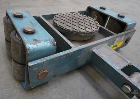 *** muut välineet *** 2005  Pfaff Schwerlastrollen-Set (2)