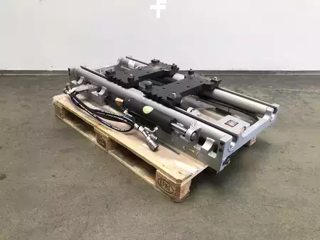 Equipamento de ajuste dos garfos com deslocamento lateral 2022  Durwen RZV 45 S B=1350 mm (2)