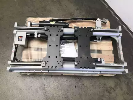Equipamento de ajuste dos garfos com deslocamento lateral 2022  Durwen RZV 45 S B=1350 mm (3)