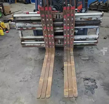 Vidlice na více palet 2/1 2017  Durwen DHPK 80 C-T (1)