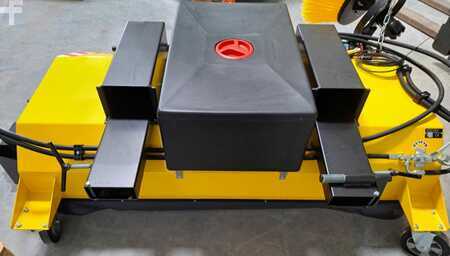 Veegmachine - MTS MTS 1804 / Wassertank, Sprühdüsen, Seitenbesen (2)